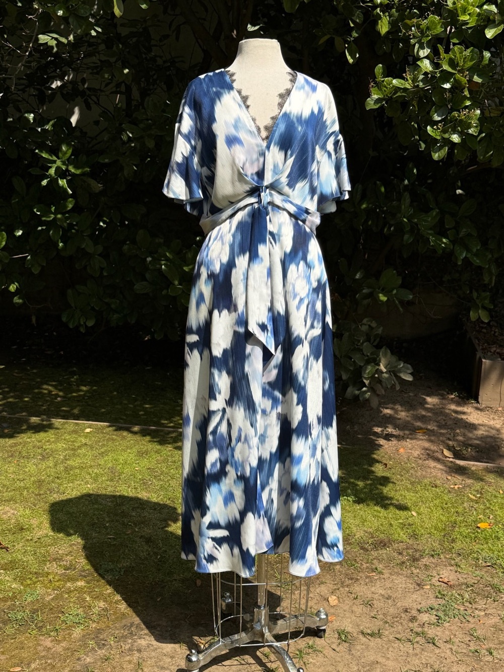 Sachin + Babi "Jenny" flutter sleeve dress with lace details - size 12